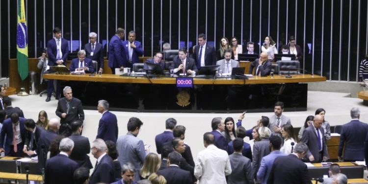 Congresso derruba veto e livra doentes graves de novas perícias