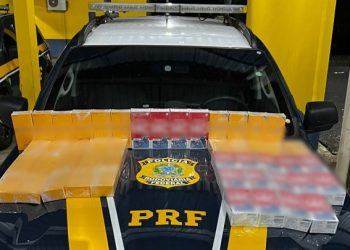 PRF apreende 48 celulares ilegais em ônibus na BR-364