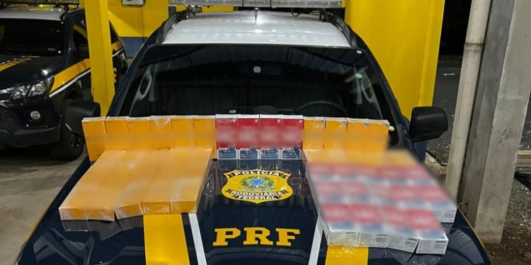 PRF apreende 48 celulares ilegais em ônibus na BR-364