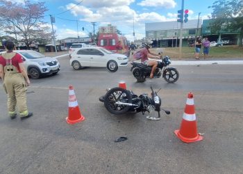 Motociclista fica ferido após ser atingido por carro em avenida movimentada de Porto Velho