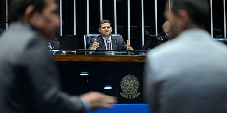 Congresso Nacional mantém em pauta proposta que altera cobrança do IOF