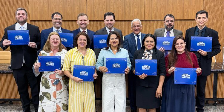 Vereador Pastor Bruno Luciano homenageia procuradores de autarquias e Fundacionais do Estado de Rondônia