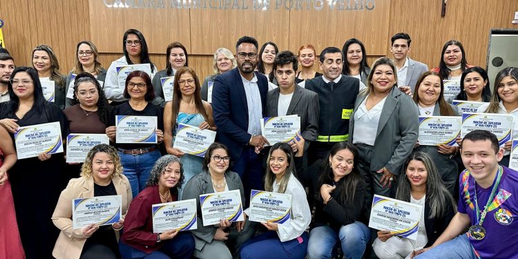 Dr. Santana homenageia AMA e cobra sede própria para instituição