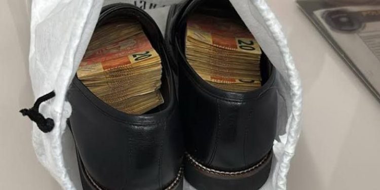 PF encontra R$ 10 mil escondidos em sapatos durante nova fase da operação Overclean