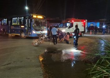 Colisão entre motocicleta e ônibus deixa duas pessoas feridas na zona Leste de Porto Velho
