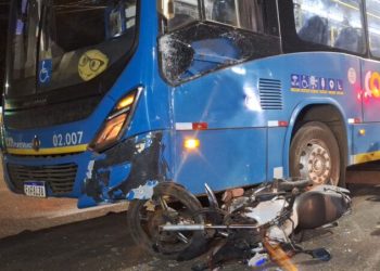 Colisão entre moto e ônibus deixa casal ferido em cruzamento movimentado de Porto Velho