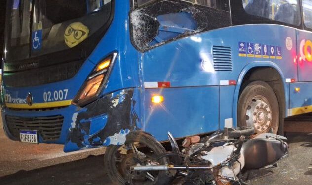 Colisão entre moto e ônibus deixa casal ferido em cruzamento movimentado de Porto Velho