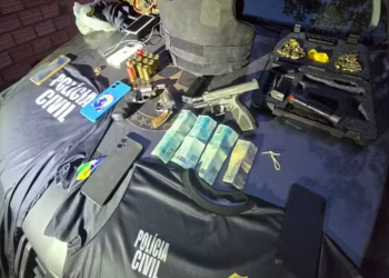 Quadrilha armada se passa por policiais e assalta sítio