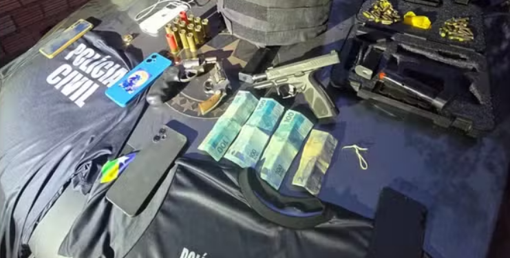 Quadrilha armada se passa por policiais e assalta sítio