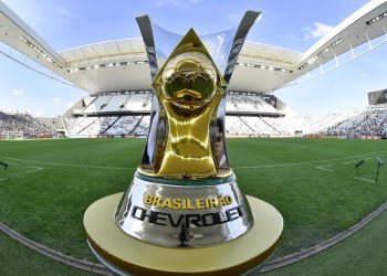 Brasileirão volta com clássicos e pressão por resultados