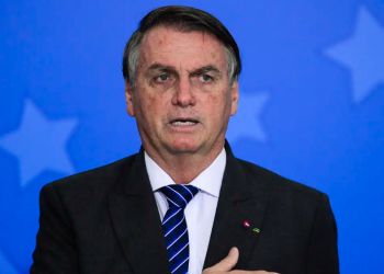 Bolsonaro vira alvo da PF e usará tornozeleira eletrônica