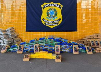PRF apreende mais de 200 kg de drogas em carga de madeira