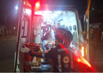 Confusão entre vizinhos termina com mulher ferida e homem esfaqueado