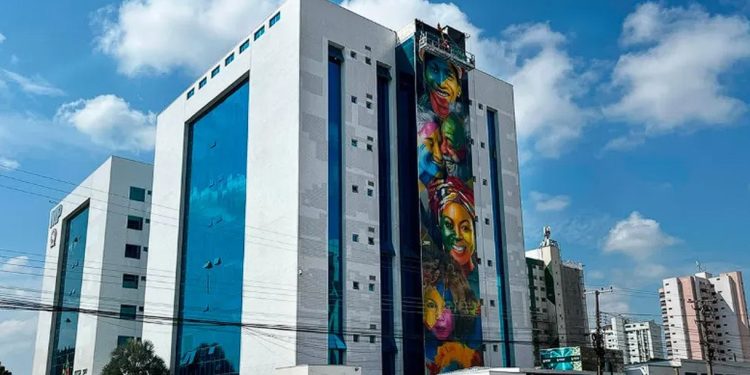 MP investiga uso de verba pública para asfaltar pátio interno de igreja