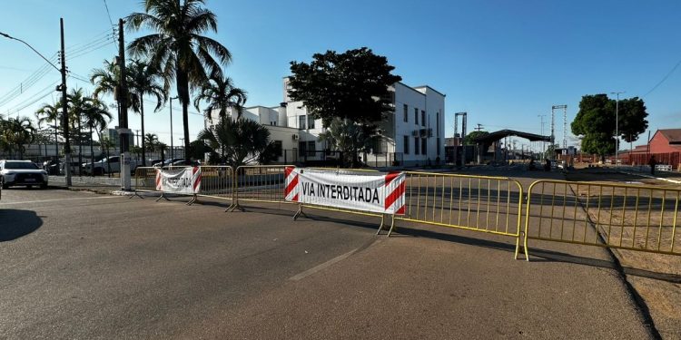 Trânsito é alterado no Centro de Porto Velho por montagem da Marcha para Jesus