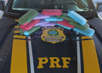 Tabletes de cocaína são apreendidos em carro transportado por carreta cegonha na BR-364