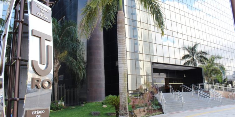 Caerd e prefeitura são condenadas por deixar moradora mais de 20 dias sem água