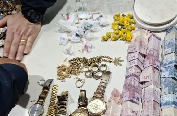 Polícia Militar prende suspeito em cadeira de rodas por tráfico de drogas em Porto Velho