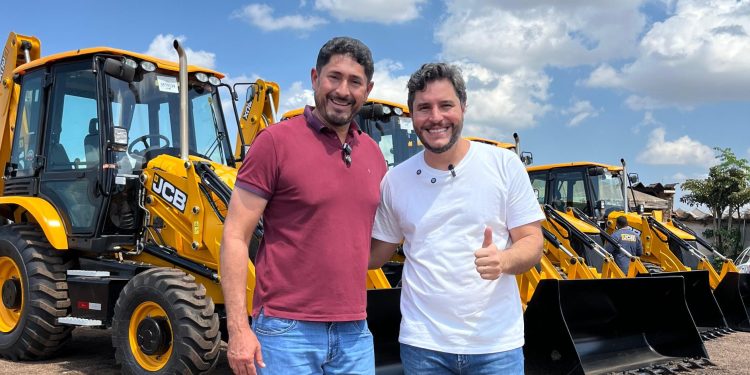 Vereador Márcio Pacele garante retroescavadeiras para distritos da Ponta do Abunã