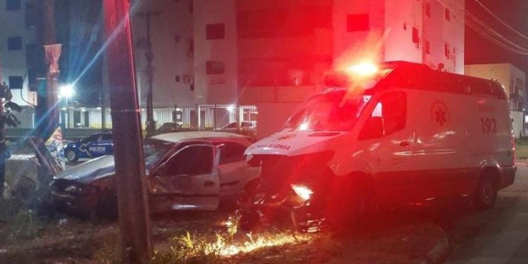Motorista embriagado causa acidente com ambulância do Samu em Porto Velho
