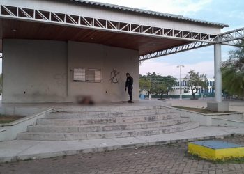 Homem em situação de rua é encontrado morto em praça de Porto Velho