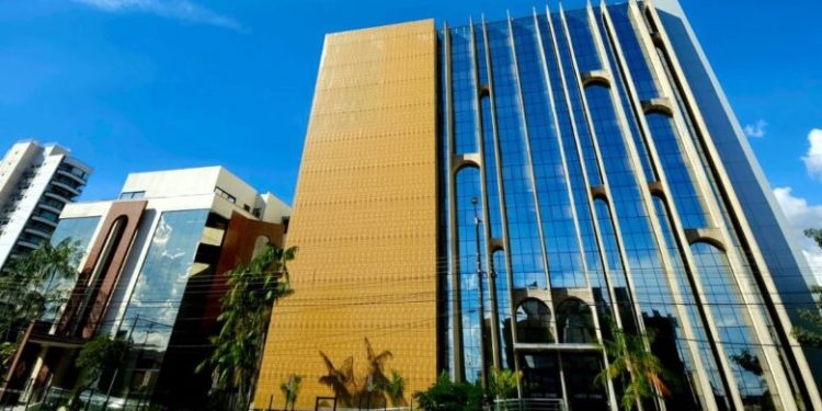 TCE suspende decreto da Câmara que tentava barrar contrato emergencial