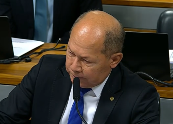 Coronel Chrisóstomo confunde racismo com homofobia em sessão da CPMI