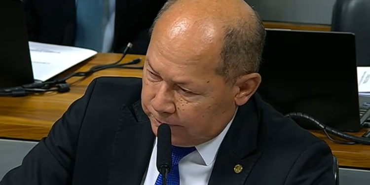 Coronel Chrisóstomo confunde racismo com homofobia em sessão da CPMI
