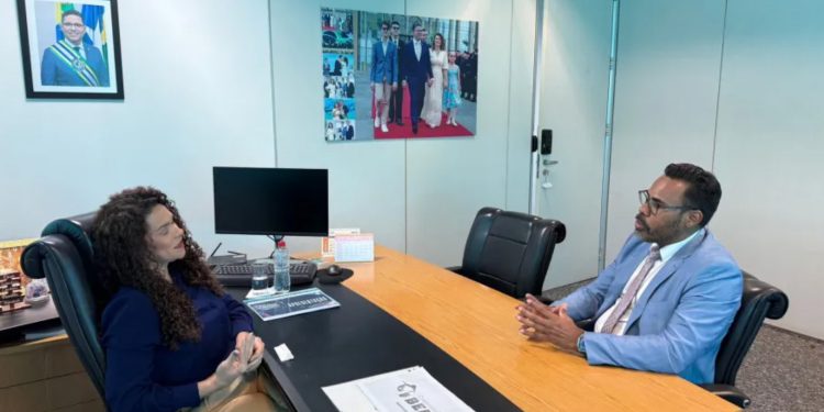 Vereador Dr. Santana celebra posto gratuito do Tudo Aqui com estacionamento livre no IG Shopping