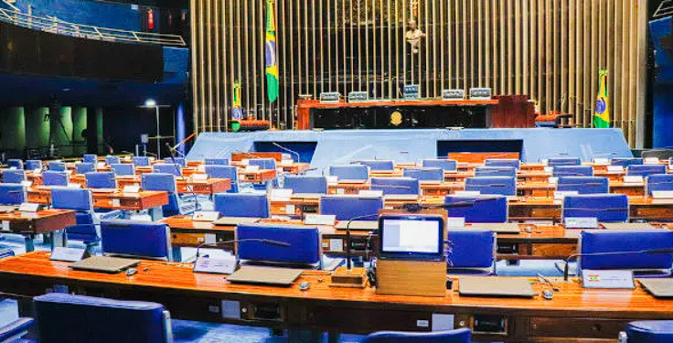 Oposição promete obstrução total após prisão domiciliar de Bolsonaro