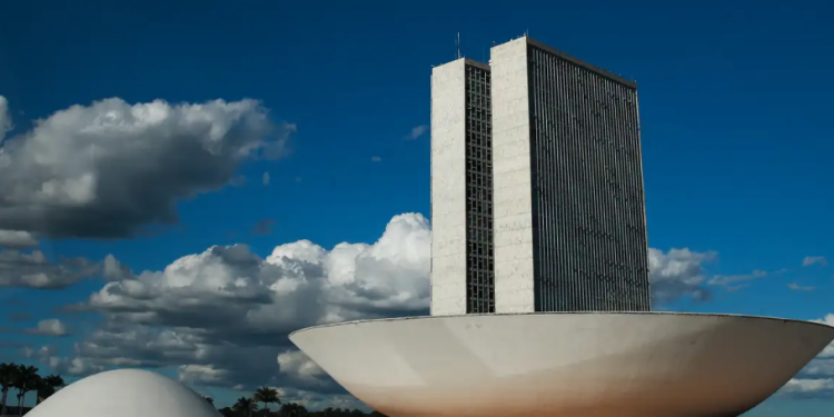 Deputado Federal propõe novo imposto para serviços online