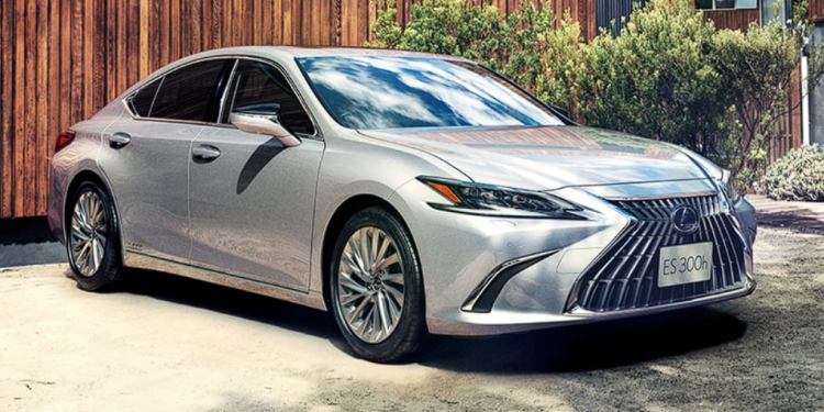 Após sala VIP em aeroporto, TST gasta R$ 10,4 milhões em sedãs de luxo