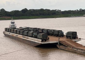 Exército inicia deslocamento estratégico da Operação Atlas pelo Rio Madeira