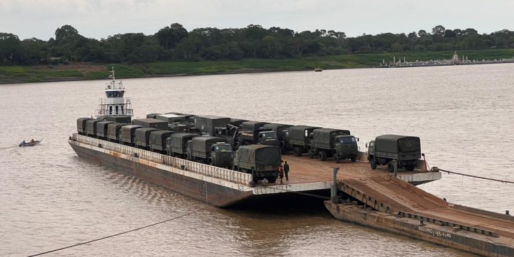 Exército inicia deslocamento estratégico da Operação Atlas pelo Rio Madeira