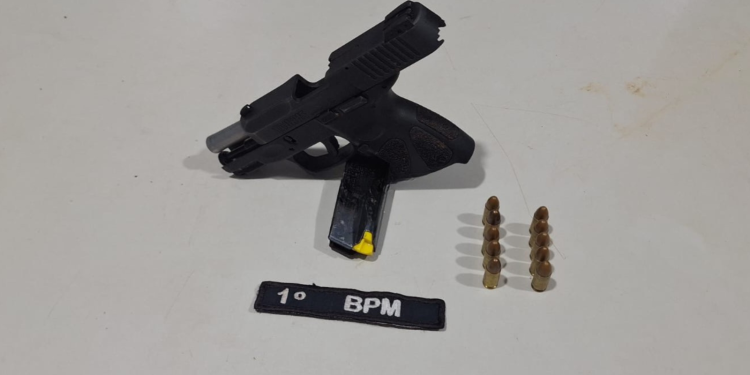 Jovem tenta se livrar de arma em balneário e acaba preso pela PM em Porto Velho