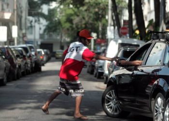 Projeto de lei quer transformar atuação de flanelinhas em crime de extorsão