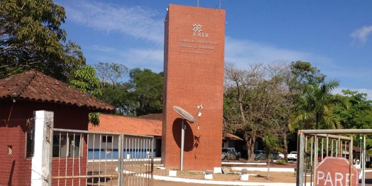 Unir suspende aulas após suspeita de água contaminada