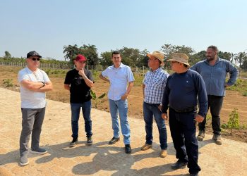 Vereador Adalto acompanha obras do cemitério em União Bandeirantes