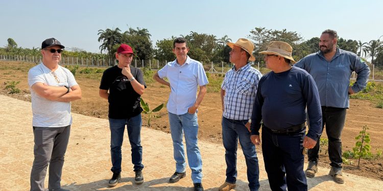 Vereador Adalto acompanha obras do cemitério em União Bandeirantes