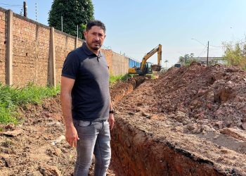 Márcio Pacele acompanha início de obra de drenagem no bairro Lagoa