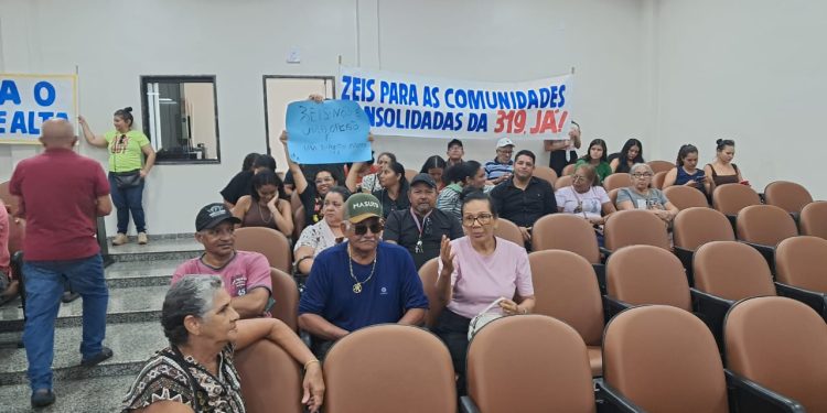 Moradores da Cidade Alta protestam na Câmara por regularização