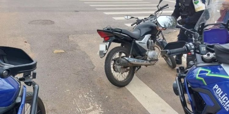 Motociclista é flagrado com moto clonada no centro de Porto Velho