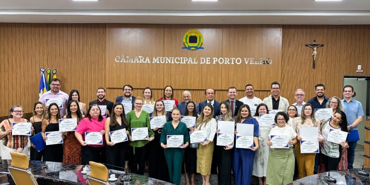 Pastor Bruno Luciano homenageia profissionais que tratam fissura labiopalatina
