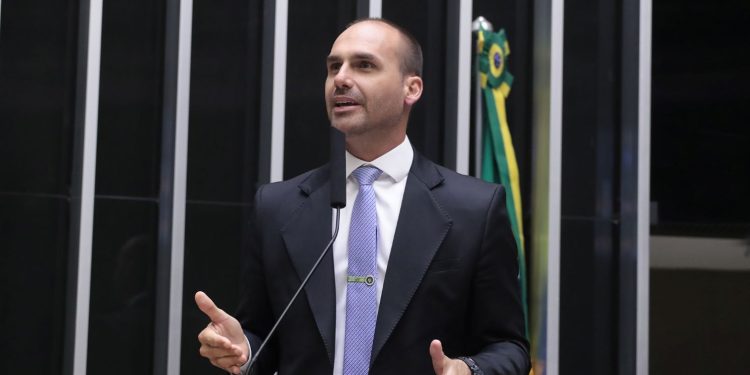 PGR denuncia Eduardo Bolsonaro e Paulo Figueiredo ao STF