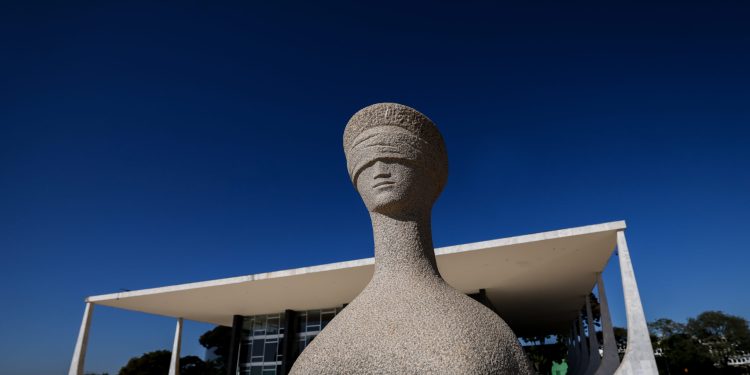 STF inicia julgamento histórico contra Bolsonaro e aliados por golpe