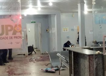 Briga violenta em frente à UPA Leste termina com agressor esfaqueado e preso