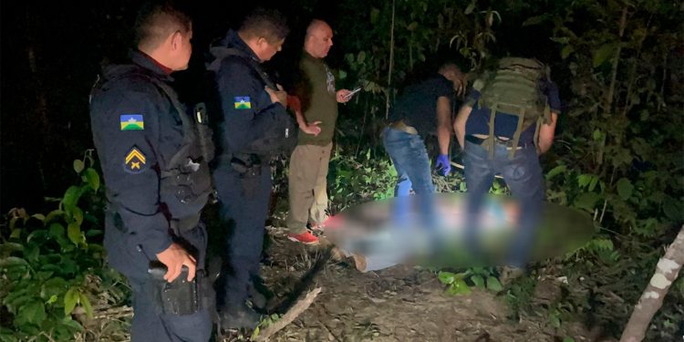 Mulher é executada a tiros em mata no bairro Aeroclube