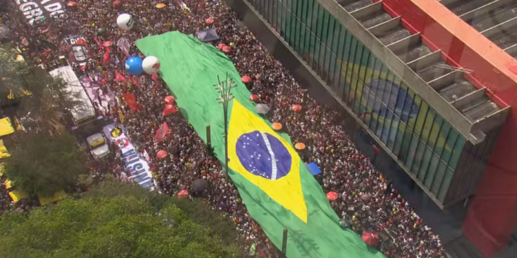 Domingo é marcado por manifestações contra PEC da Blindagem e PL da Anistia
