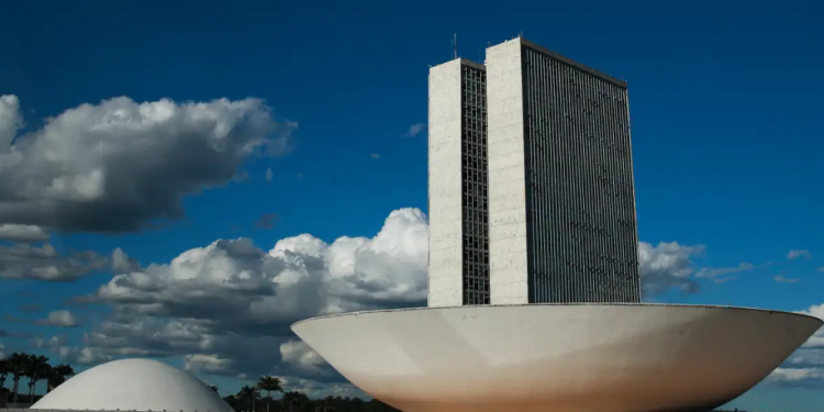 Câmara avança com projeto que limita aborto legal em vítimas de estupro