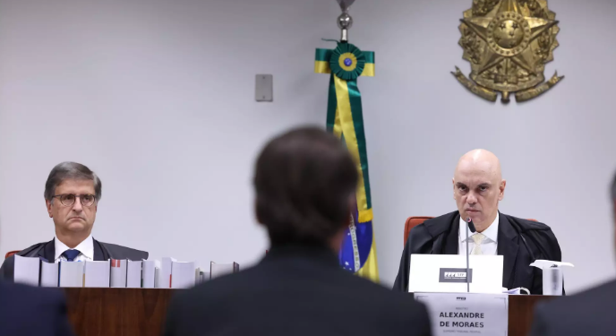STF retoma julgamento de Bolsonaro e aliados por plano de golpe